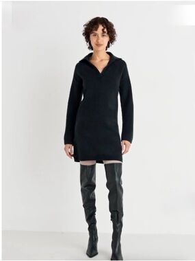 NWT Abercrombie & Fitch
V-NECK MINI Navy Sweater Dress XS